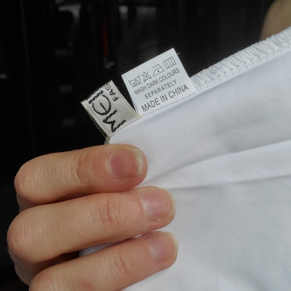 🥿2/$40 White one-sleeve blouse - Picture 8 of 8